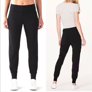 Lululemon Size 6 Wunder Joggers